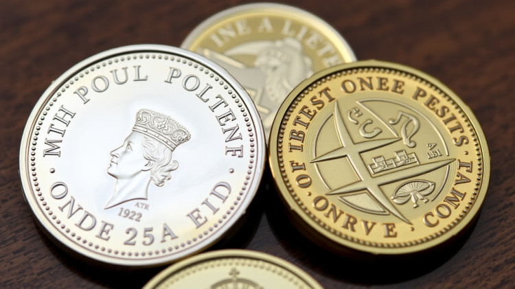What to do with old andpound;1 coins