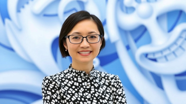 Can Stella Li maintain the Stella Show's current travel sche