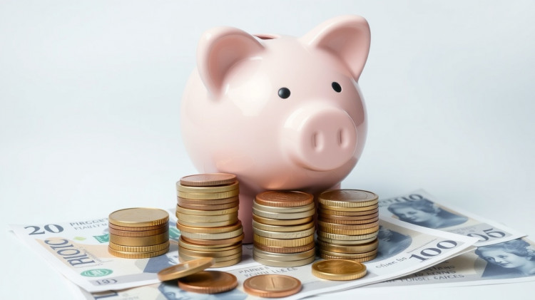 Ahead of the rumored cash ISA reform, UK savers are stuffing and pounding two billion more