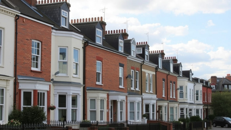 Nationwide: The annual growth in home prices has slowed to i