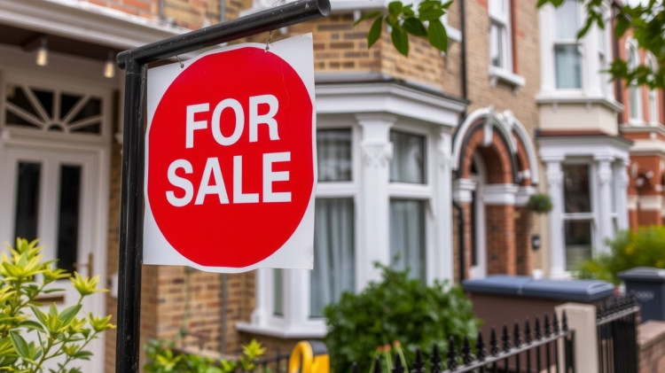 Zoopla: As buyers wait for the Autumn Budget, house sales decline for the first time in two years